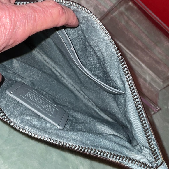 Coach green Leather Crossbody Wristlet with Silver Hardware NWOTS - Picture 5 of 10